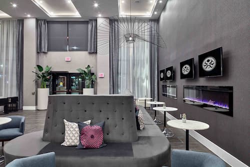 Lobby lounge