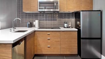 Standard Suite, 1 King Bed with Sofa bed, Kitchen | Private kitchenette | Fridge, coffee/tea maker