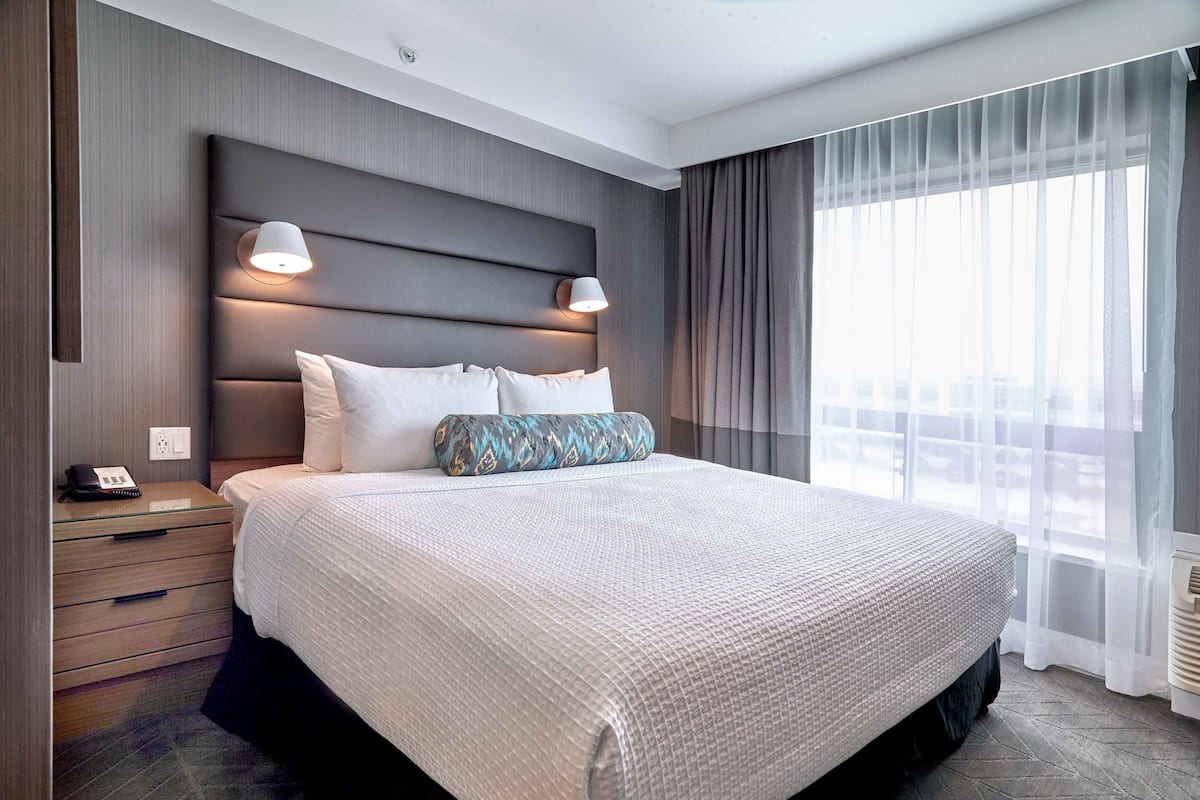 Suite estándar, 1 cama King size y sofá cama (Kitchenette) | 1 habitación y ropa de cama de alta calidad