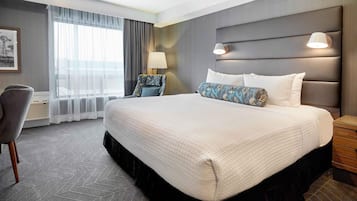 Standard Room, 1 King Bed | Premium bedding, in-room safe, desk, laptop workspace