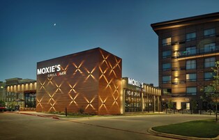 Breakfast, lunch, dinner served; Fusion cuisine 