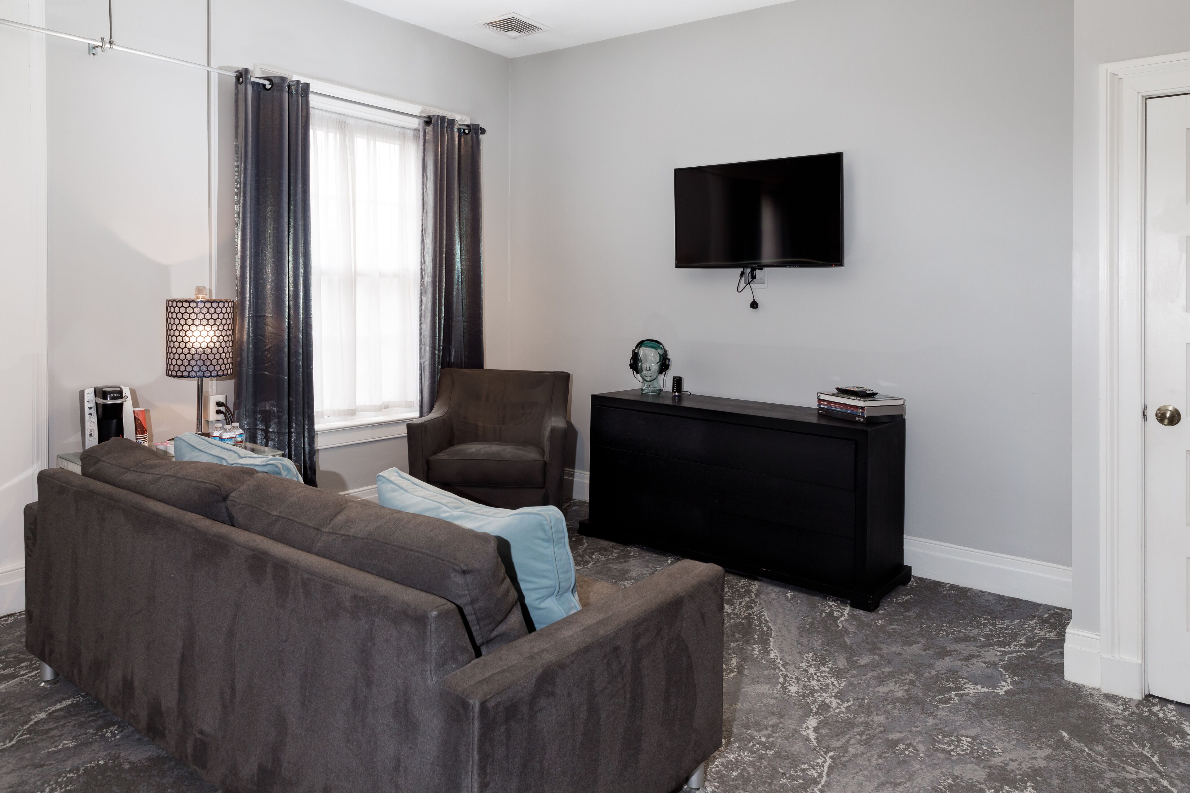 comfort single room, kitchenette | 1 bedroom, down duvets, individually decorated, individually furnished