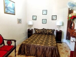 Habitación estándar doble | Minibar, cortinas opacas, ropa de cama