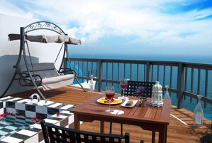 Deluxe Double Room (A) | Terrace/patio