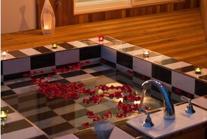 Deluxe Double Room (A) | Deep soaking bathtub - Grid 1398 Pension (Namhae)