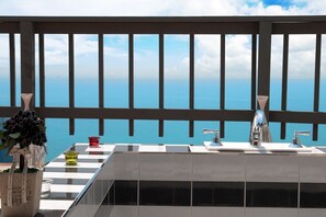 Deluxe Double Room (B) | Terrace/patio