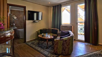 Suite, 1 llit doble, no fumadors | Decoració individual, mobiliari individual i planxa i posts de planxar