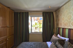 Suite, 1 Double Bed, Non Smoking | Bathroom | Shower, free toiletries, towels - Résidence Ifrane Palace (Ifrane)