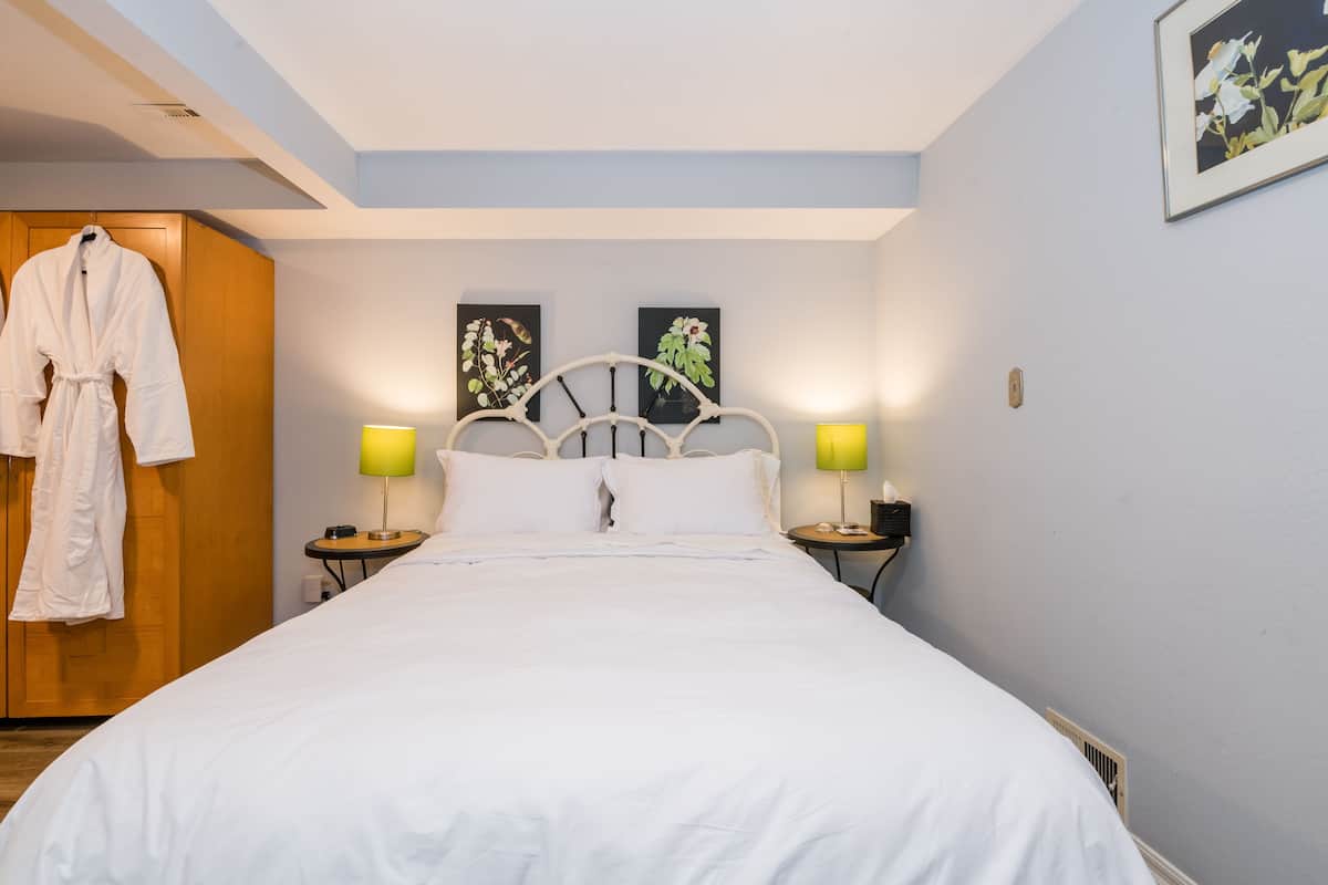 Room, 1 Queen Bed, Non Smoking (Monroe) | Egyptian cotton sheets, premium bedding, individually decorated