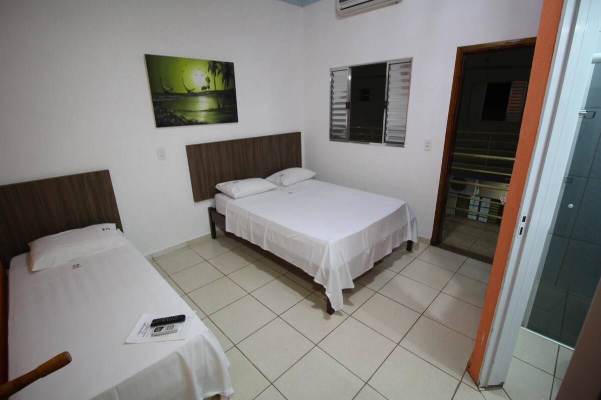 Suite quadruplo para nao fumantes. 4 adults | Minibar, accès au Wi-Fi (inclus), literie fournie