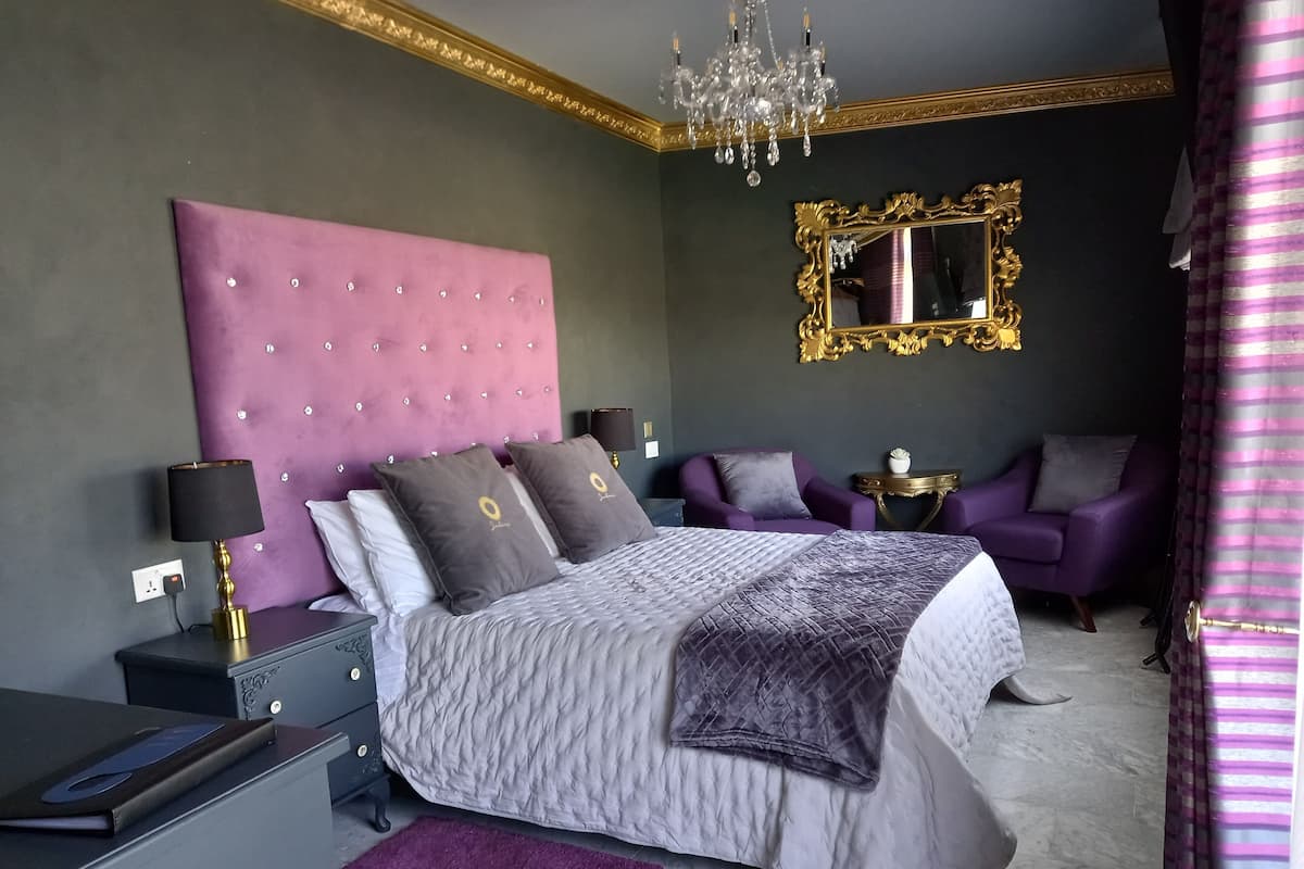 Superior Suite | Memory foam beds, minibar, in-room safe, desk