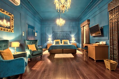 Julina Boutique Living