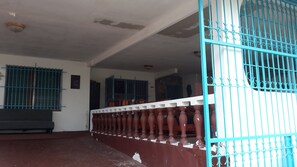 Pintu masuk properti