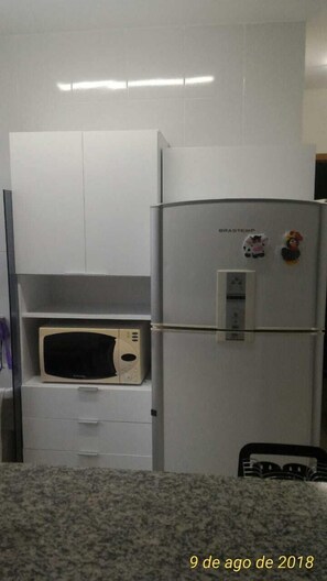 Family Studio, Berbilang Katil, Non Smoking | Dapur peribadi | Peti sejuk/penyejuk beku saiz penuh, ketuhar gelombang mikro, ketuhar