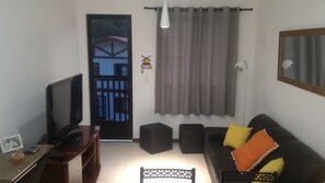 Monolocale familiare, letti multipli, non fumatori | Soggiorno | TV a schermo piatto 42 pollici con canali satellitari, TV, lettore DVD