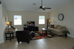 House, 4 Bedrooms, Private Pool, Canal View | Living room