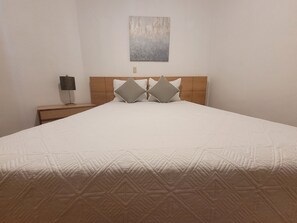 Vila família, várias camas, para não fumantes | 3 quartos, Wi-Fi de cortesia, roupa de cama