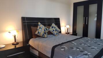 City Apartment, 1 Queen Bed, Non Smoking | 1 bedroom, down duvets, in-room safe, desk