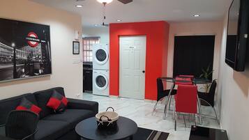 Apartemen Kota, 1 Tempat Tidur Queen, Bebas Asap Rokok | Area keluarga | TV LCD