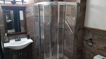 Apartemen Kota, 1 Tempat Tidur Queen, Bebas Asap Rokok | Shower kamar mandi