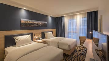 Twin Room, 2 Twin Beds | 1 bedroom, hypo-allergenic bedding, in-room safe, desk