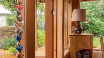 Cottage tiện nghi đơn giản, 2 giường cỡ queen | Quang cảnh từ phòng