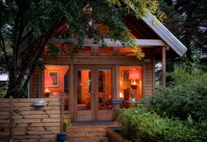 Exterior - Beautiful Cozy Cottage (Hveragerdi)