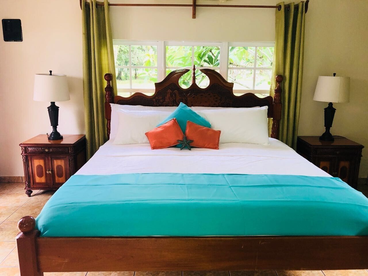 Decoración personalizada, muebles diferentes y wifi gratis 