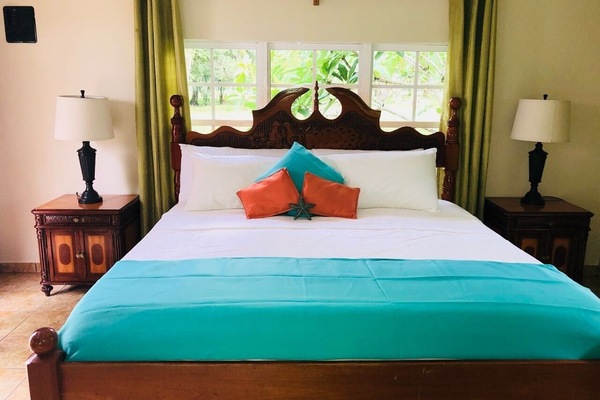 Decoración personalizada, muebles diferentes y wifi gratis