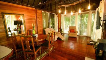 Villa Familiale, plusieurs lits, cuisine, vue fleuve | Coin séjour