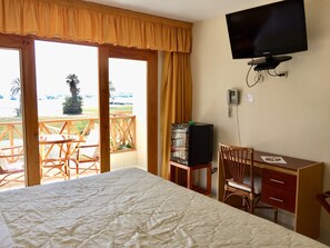 Doppelzimmer, 1 King-Bett | Zimmersafe, Schreibtisch, kostenloses WLAN, Bettwäsche