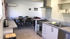 Deluxe villa, Meerdere bedden, niet-roken | Dineren op de kamer