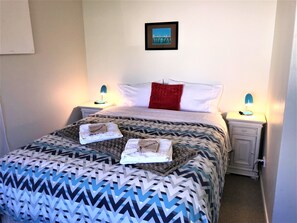 Deluxe Villa, Multiple Beds, Non Smoking | Iron/ironing board, free WiFi, bed sheets - Penguin Retreat (Oamaru)