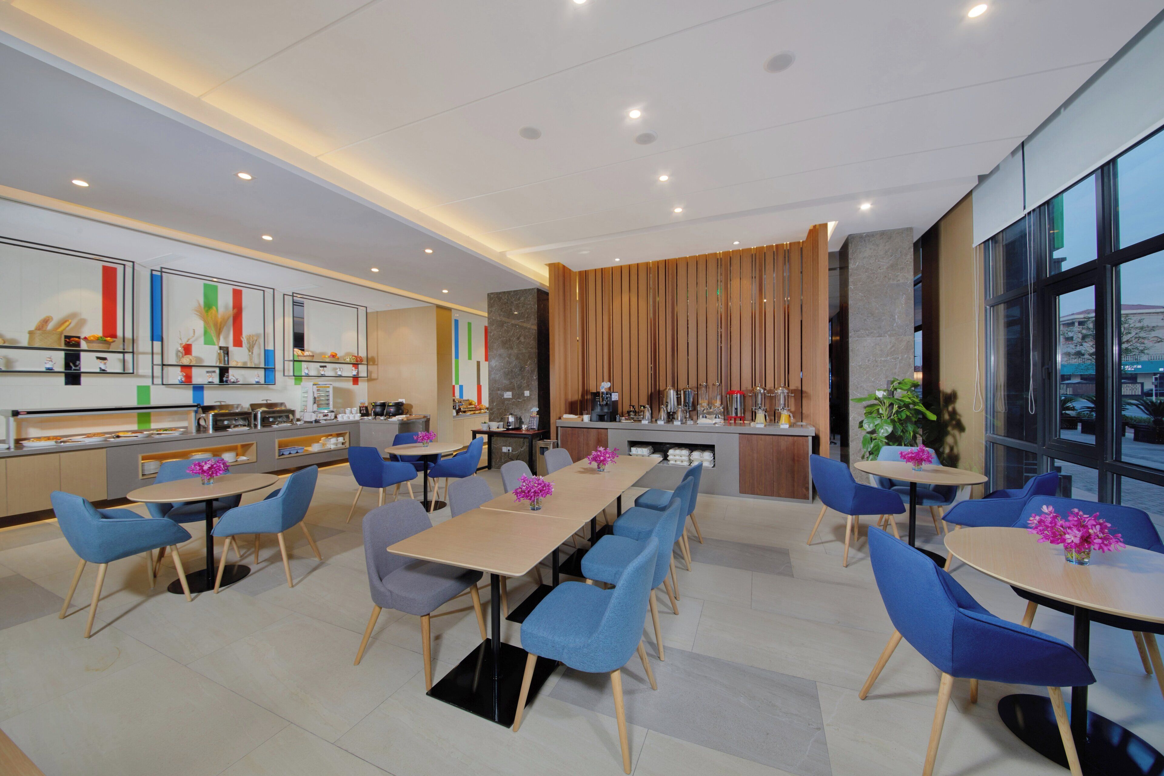 Free daily buffet breakfast
