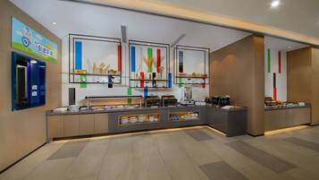 Café da manhã com buffet grátis todos os dias