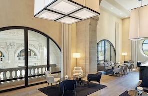 A spacious hotel lobby with a large arched window, elegant seating, and a modern chandelier. - Intercontinental Lyon Hotel Dieu by IHG (Lyon)