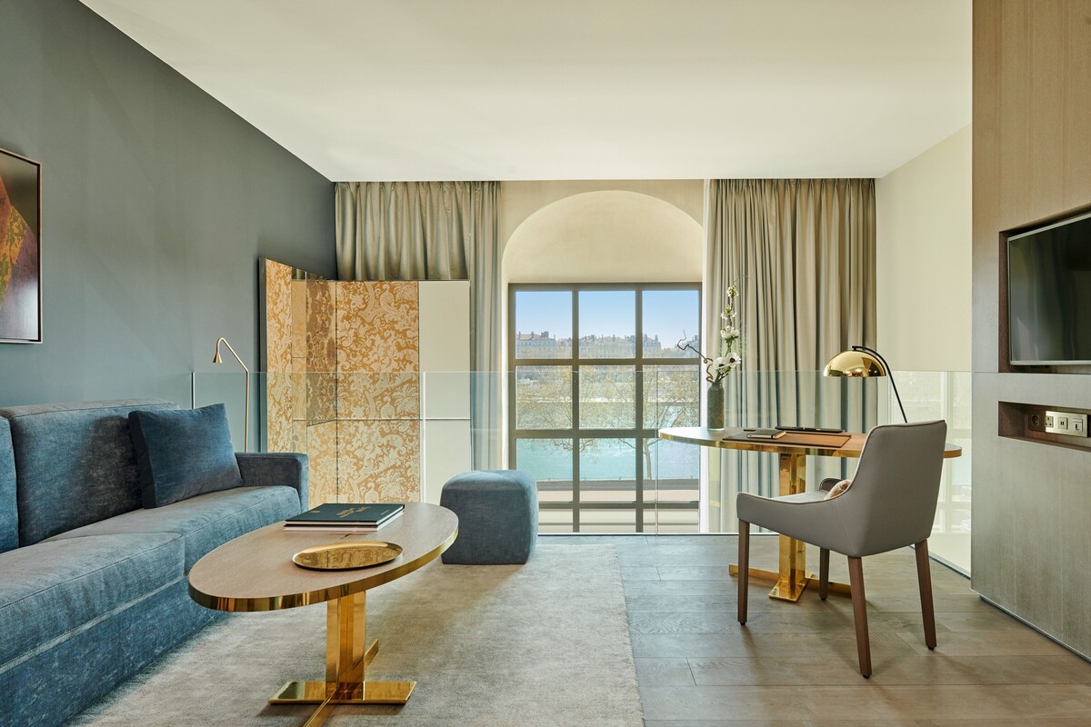Duplex Junior Suite with stairs - Rhone view | Minibar, in-room safe, blackout curtains, soundproofing