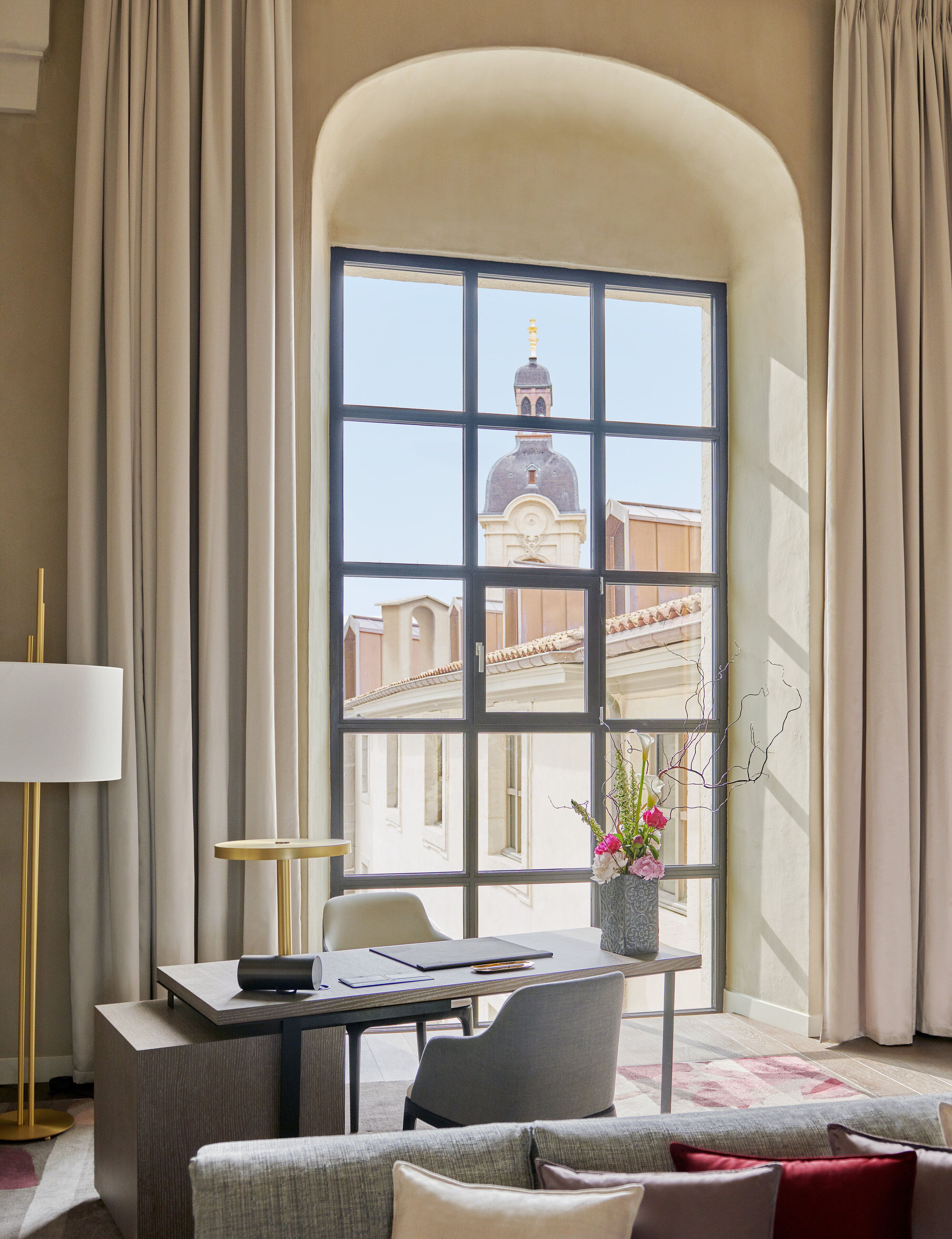 junior suite, 1 king bed | minibar, in-room safe, blackout curtains, soundproofing