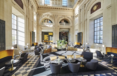 Bar (en la propiedad). Intercontinental Lyon Hotel Dieu by IHG