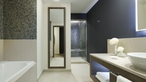 Premium Room, 2 Single Beds, River View | Bathroom - Intercontinental Lyon Hotel Dieu by IHG (Lyon)