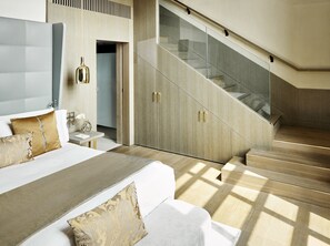 Minibar, coffres-forts dans les chambres, rideaux occultants