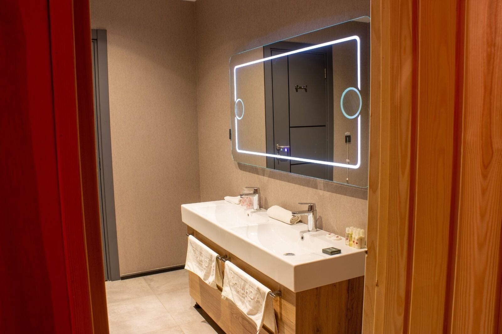 suite corner | minibar, in-room safe, soundproofing, rollaway beds
