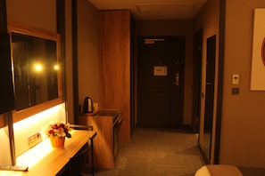 Deluxe Room, 1 Queen Bed, Non Smoking
