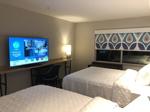 Premium bedding, in-room safe, desk, iron/ironing board - TRU BY Hilton Edmonton Windermere (Edmonton)