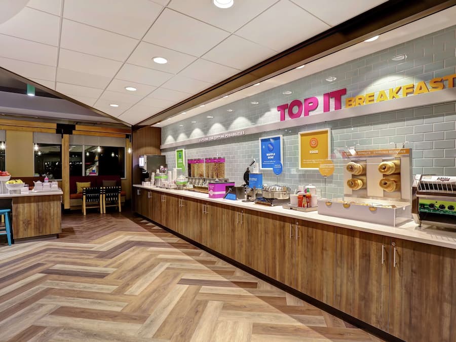 Tägliches inbegriffenes kontinentales Frühstück