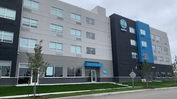 Vista frontal de la propiedad