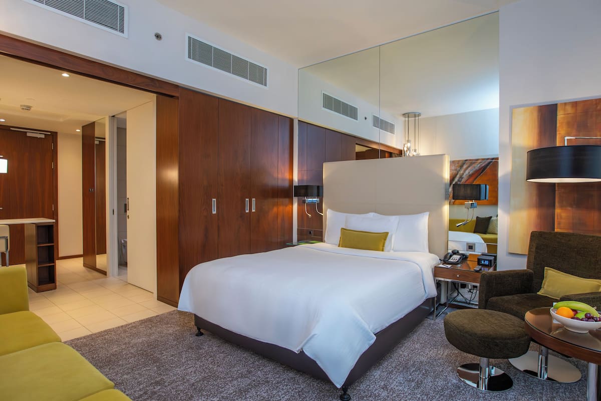 Hypo-allergenic bedding, minibar, in-room safe, desk