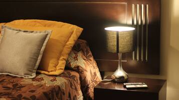 Standaard tweepersoonskamer, 1 tweepersoonsbed | Een minibar, een kluis op de kamer, een bureau