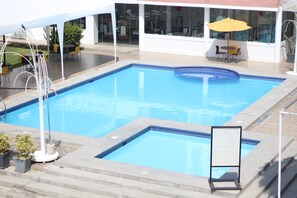 Udendørs pool