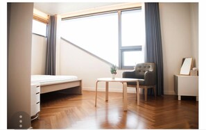 Premium House (# 3) | Soundproofing, free rollaway beds, free WiFi